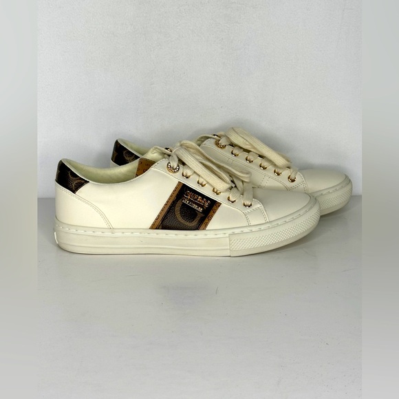 Guess WGLIBBYS Sneakers Faux Leather Round Toe Lace Up‎ Gold Accents Sz 8.5 - Picture 1 of 11